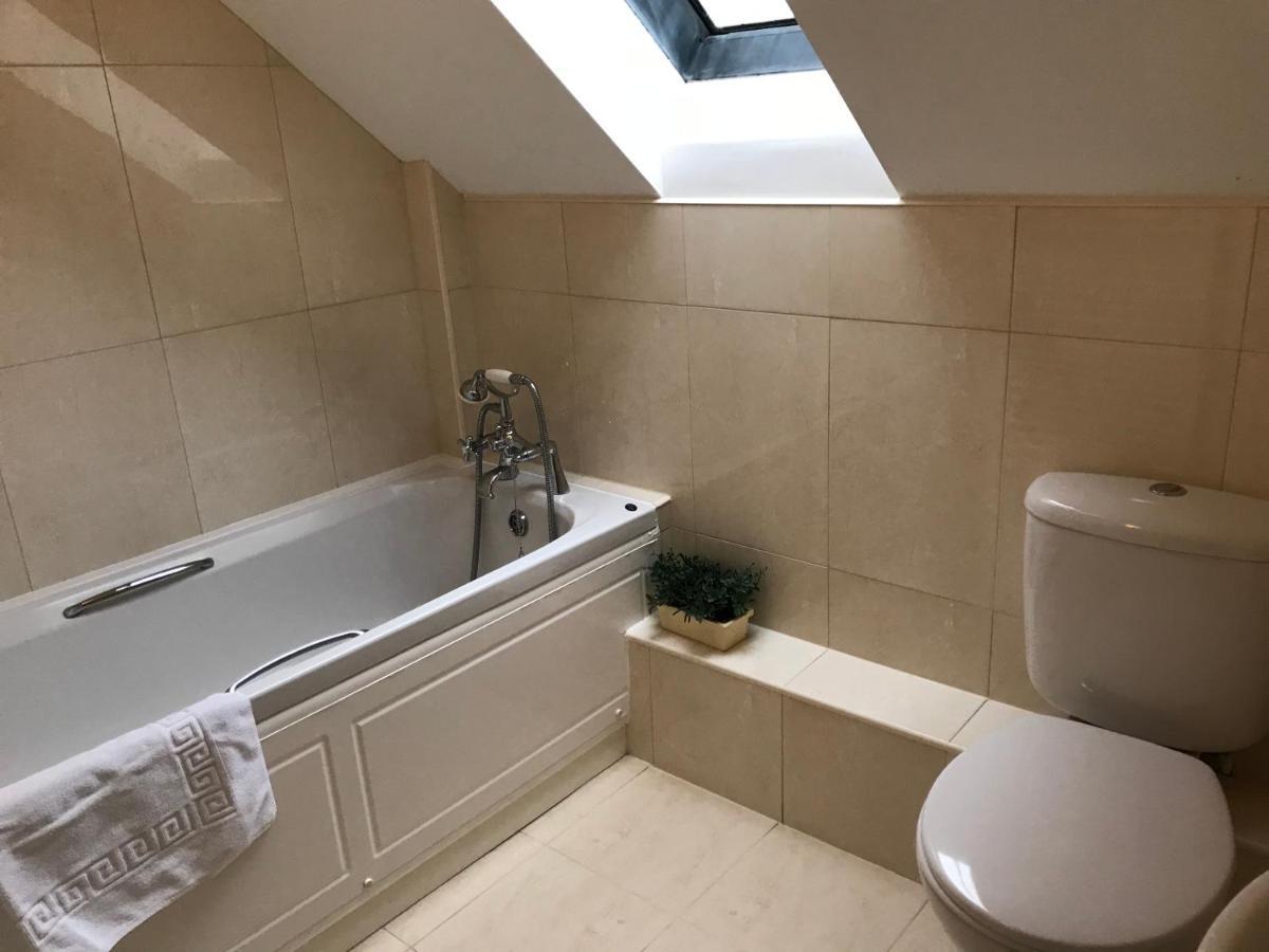 多切斯特Crowthorne, Bookham Court别墅 外观 照片